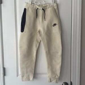 Youth Nike tech sweatpants. Size M.